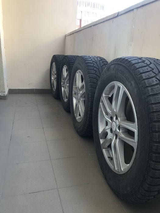 Продам зимние шины Nokian, 236/65/18, с дисками, б/у