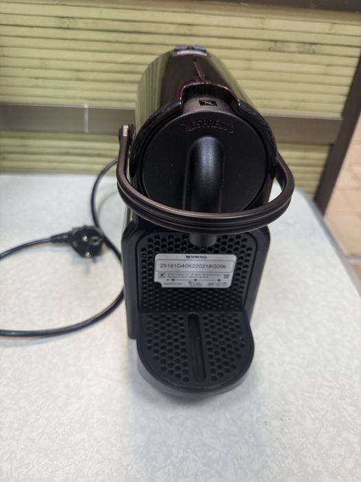 Кафемашина с капсули Nespresso Inissia