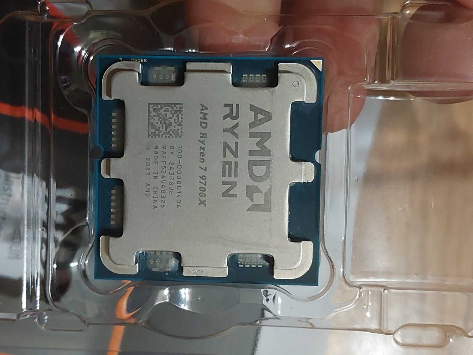 AMD Ryzen 7 9700X + MSI B650 Gaming Plus Wi-Fi, AM5
