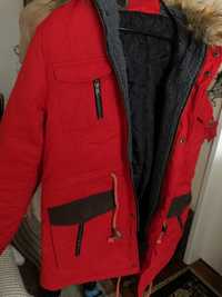 Зимно яке червено качулка с козина и много джобове