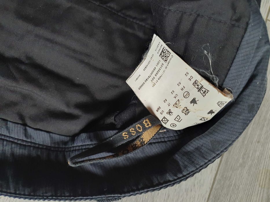 Pantaloni raiati HUGO BOSS - Marime 36R (Talie 98 cm)