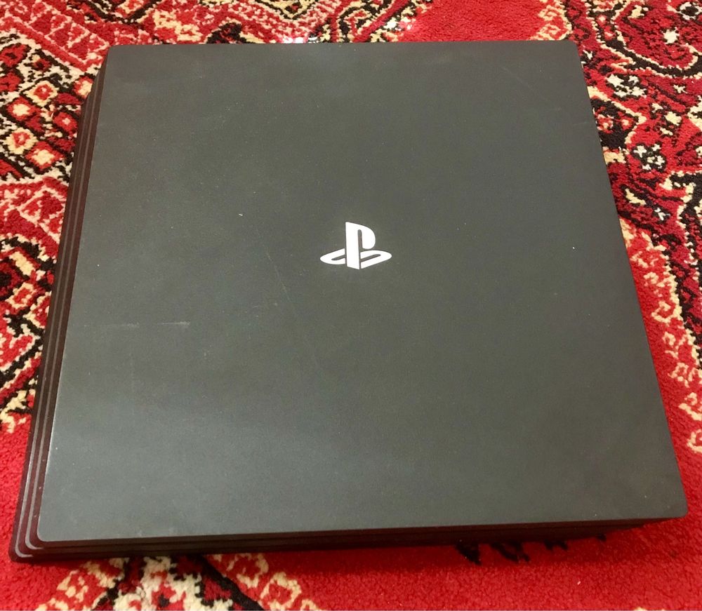 Playstation 4 Pro 1 TB. 2 джостика. 4K, HDR