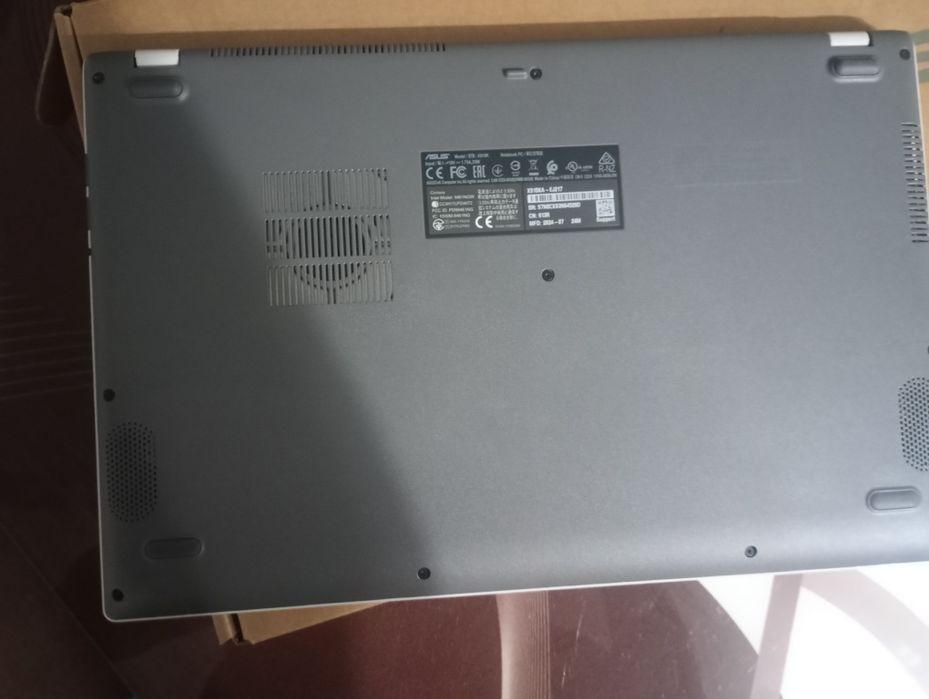 Vând laptop Asus nou
