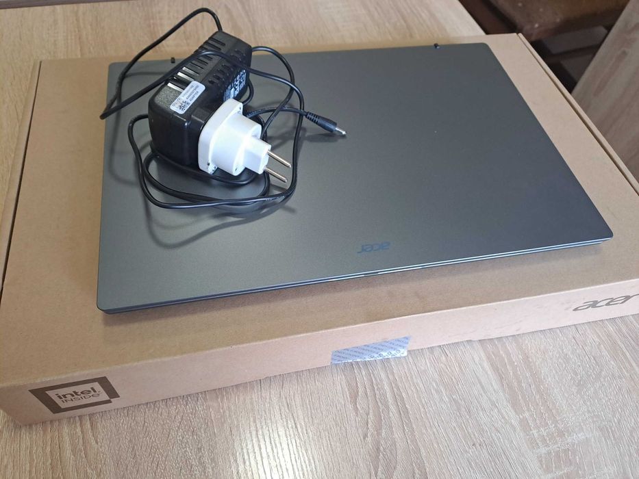 Noutbook aser sotiladi