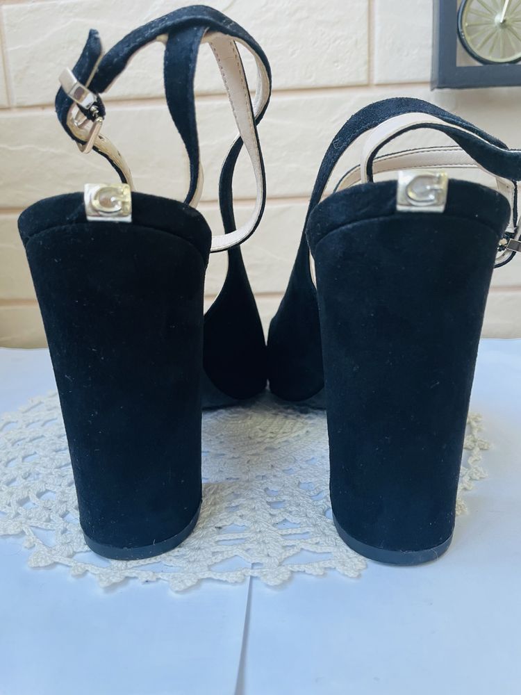 GUESS ориг.черни сандали от Англия