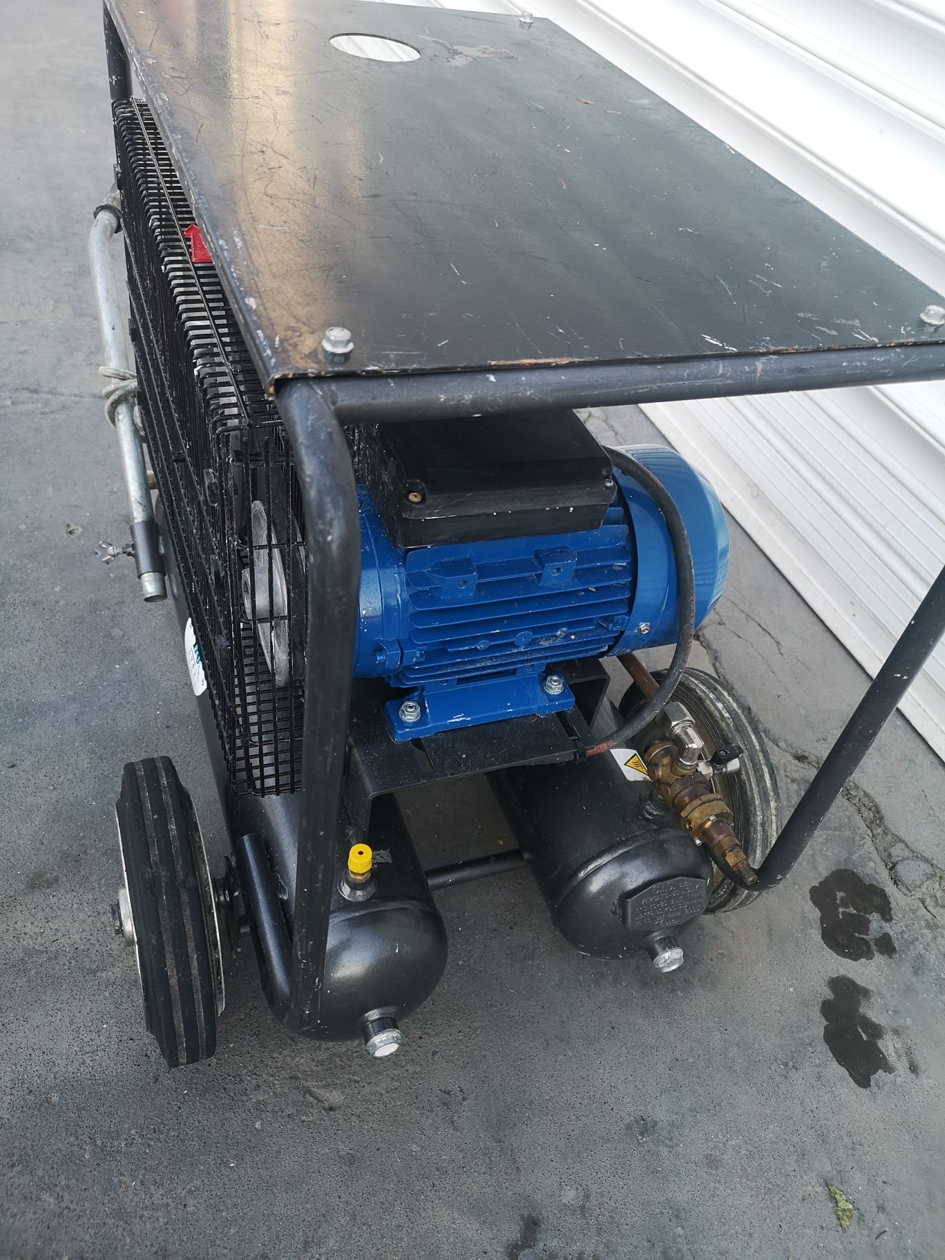 Компресор 500l/min 220V 3.4kw две Бутала Голям дебит