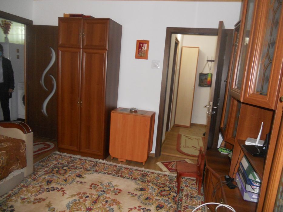 Inchiriez apartament cu 2 camerei