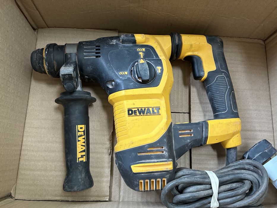 DeWALT D25333 перфоратор