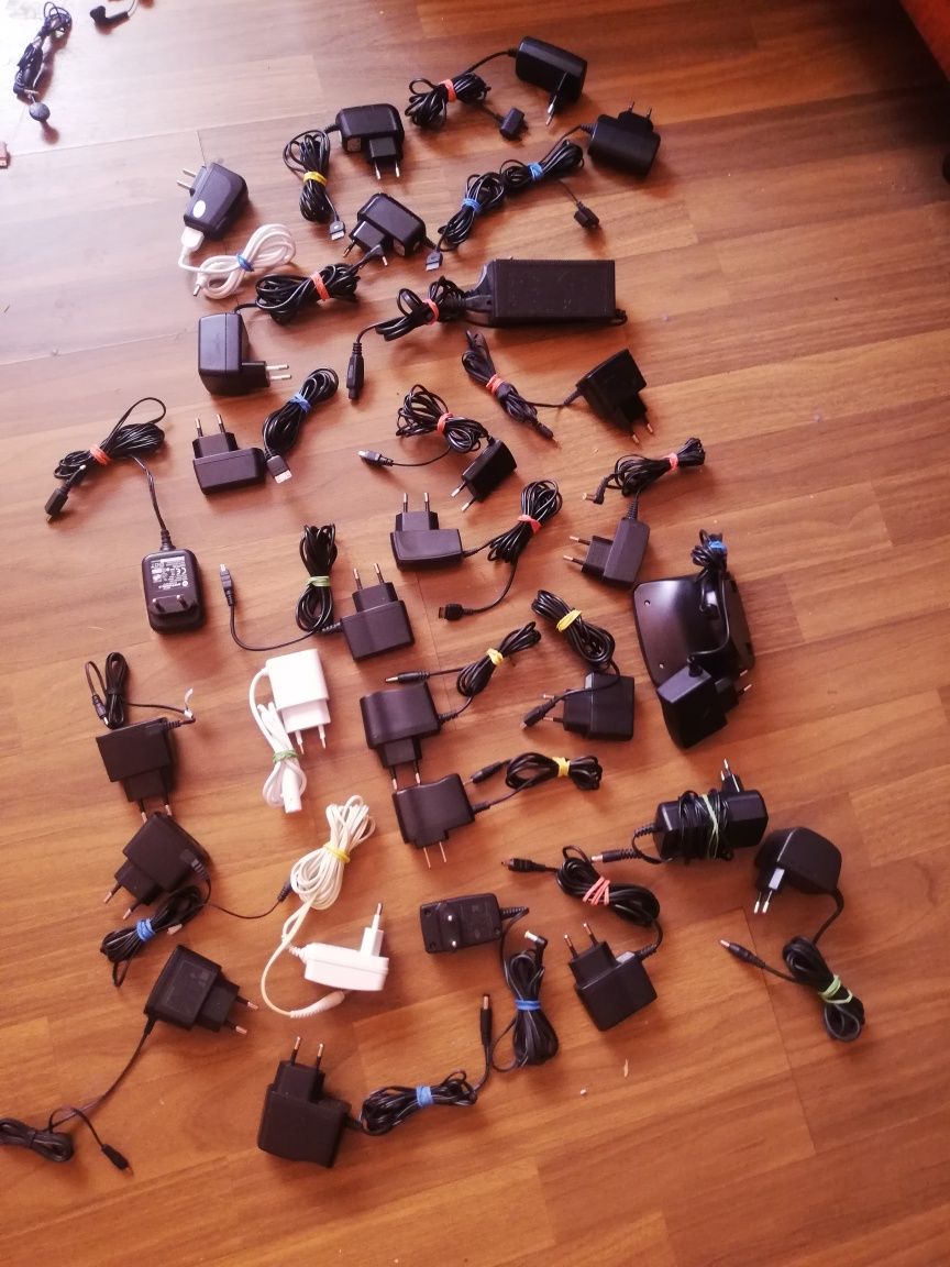 Vând încărcătoare telefoane
