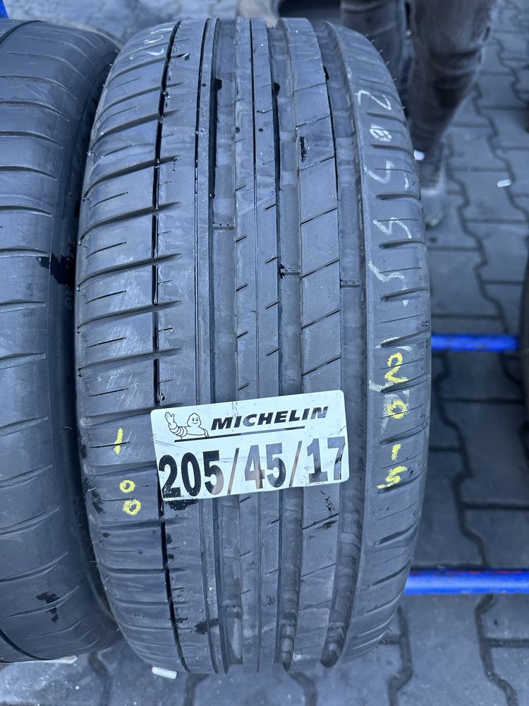 205/45/17 Michelin