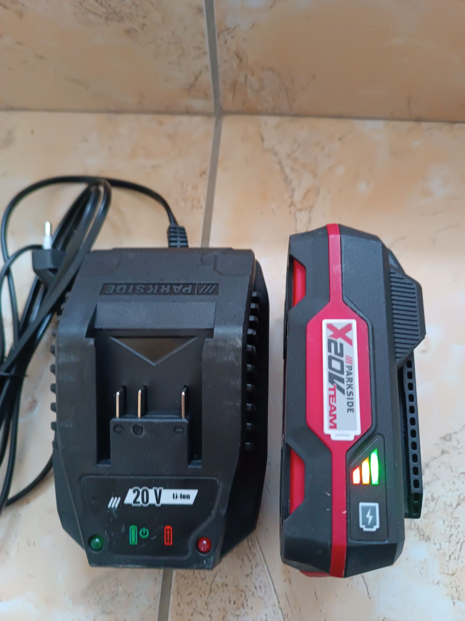 Акумулаторна батерия и зарядно Parkside/Парксайд 20 V- 2 и 4Ah