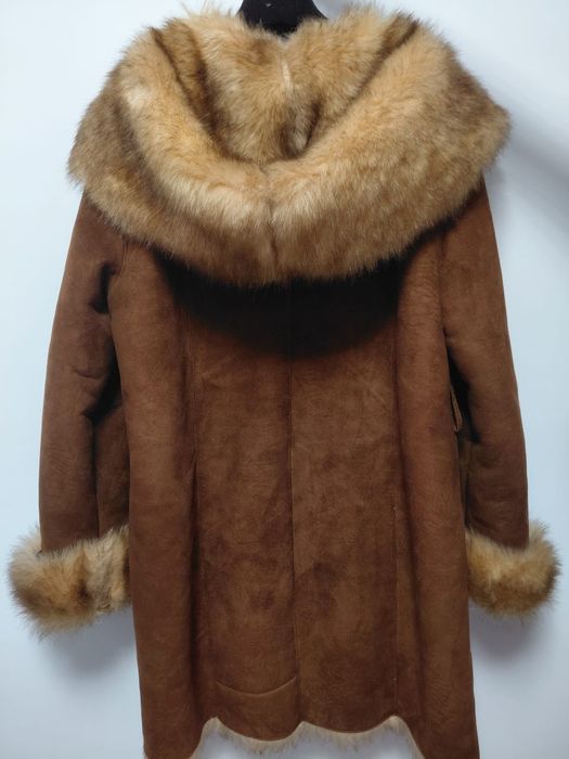 Vând haină din blană naturală