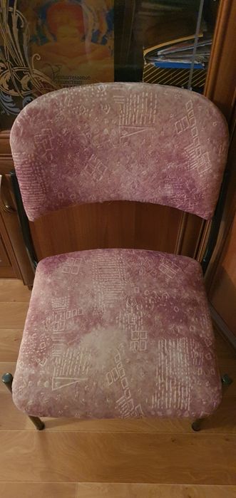 Стулья мягкие, на металлической основе