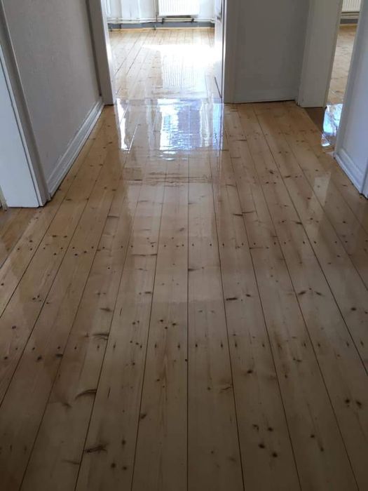 Rașchetare recondiționare slefuire montaj parchet  montaj parchetar