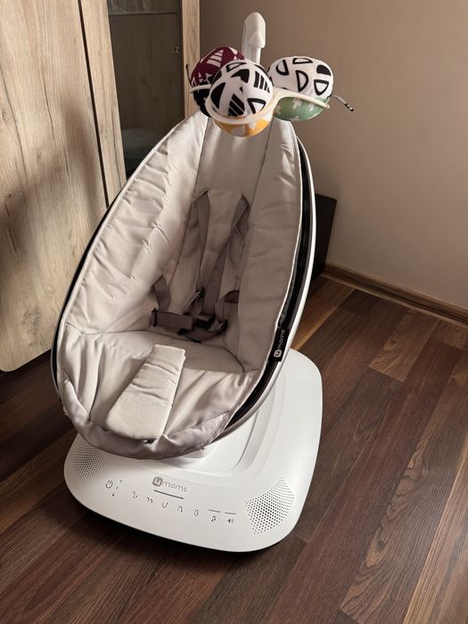 Електрическа бебешка люлка Mamaroo 5.0 и бебешка подложка