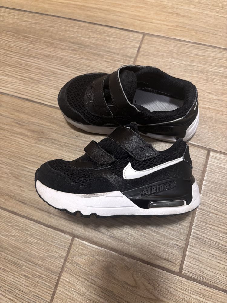 Маратонки Nike размер 26 и 27