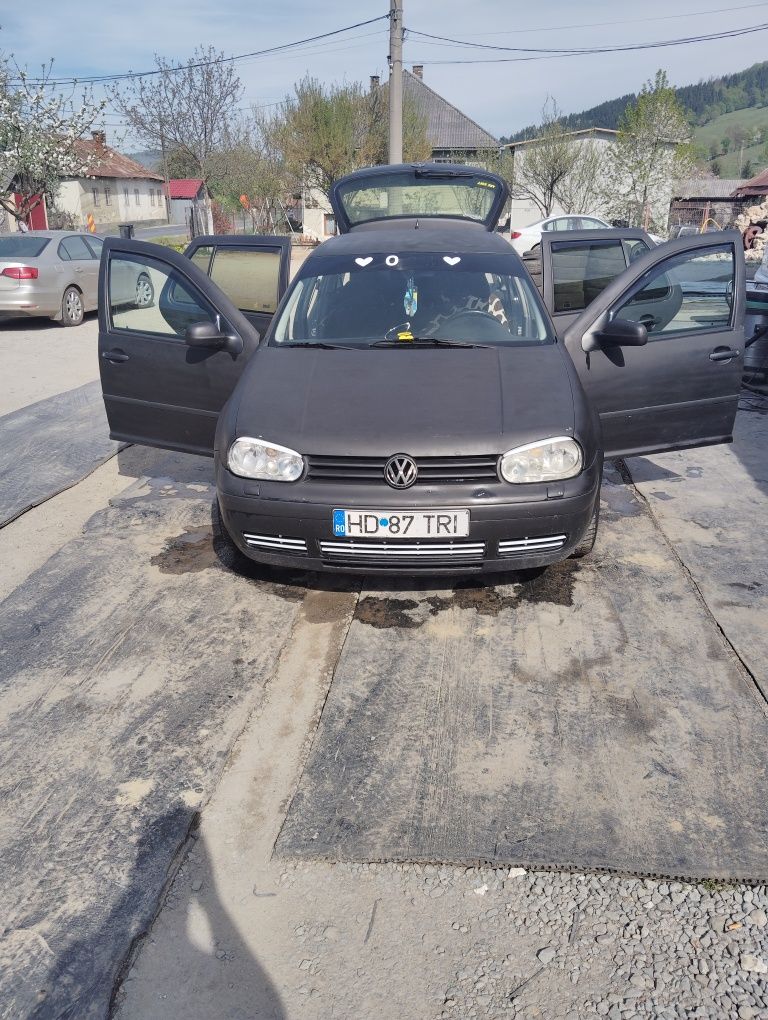 Vând urgent golf 4 1.9 tdi vând că am nevoie de bani