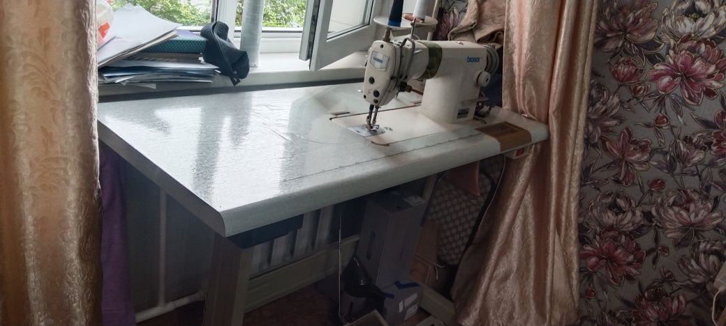 Продам швейную машинку
