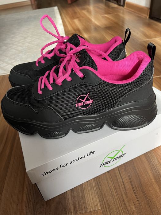 Новые кроссовки, Kari, 39 размер