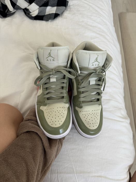Jordan 1 Mid SE "Sea Glass/Oil Green" sneakers