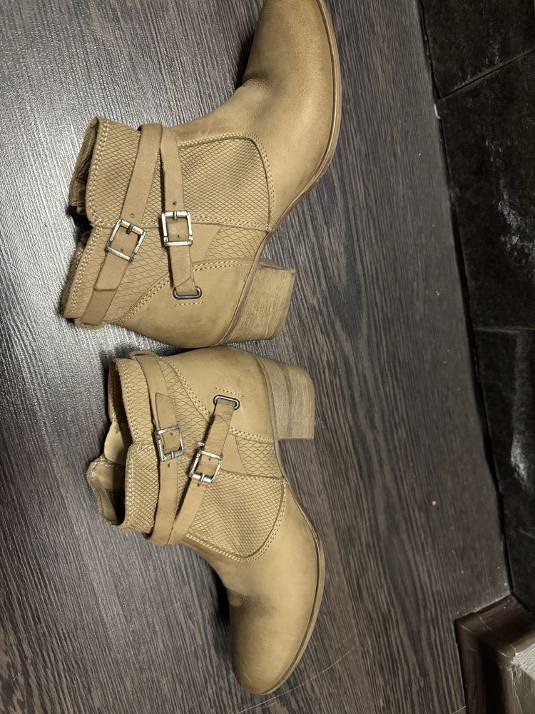 Ghete de dama piele