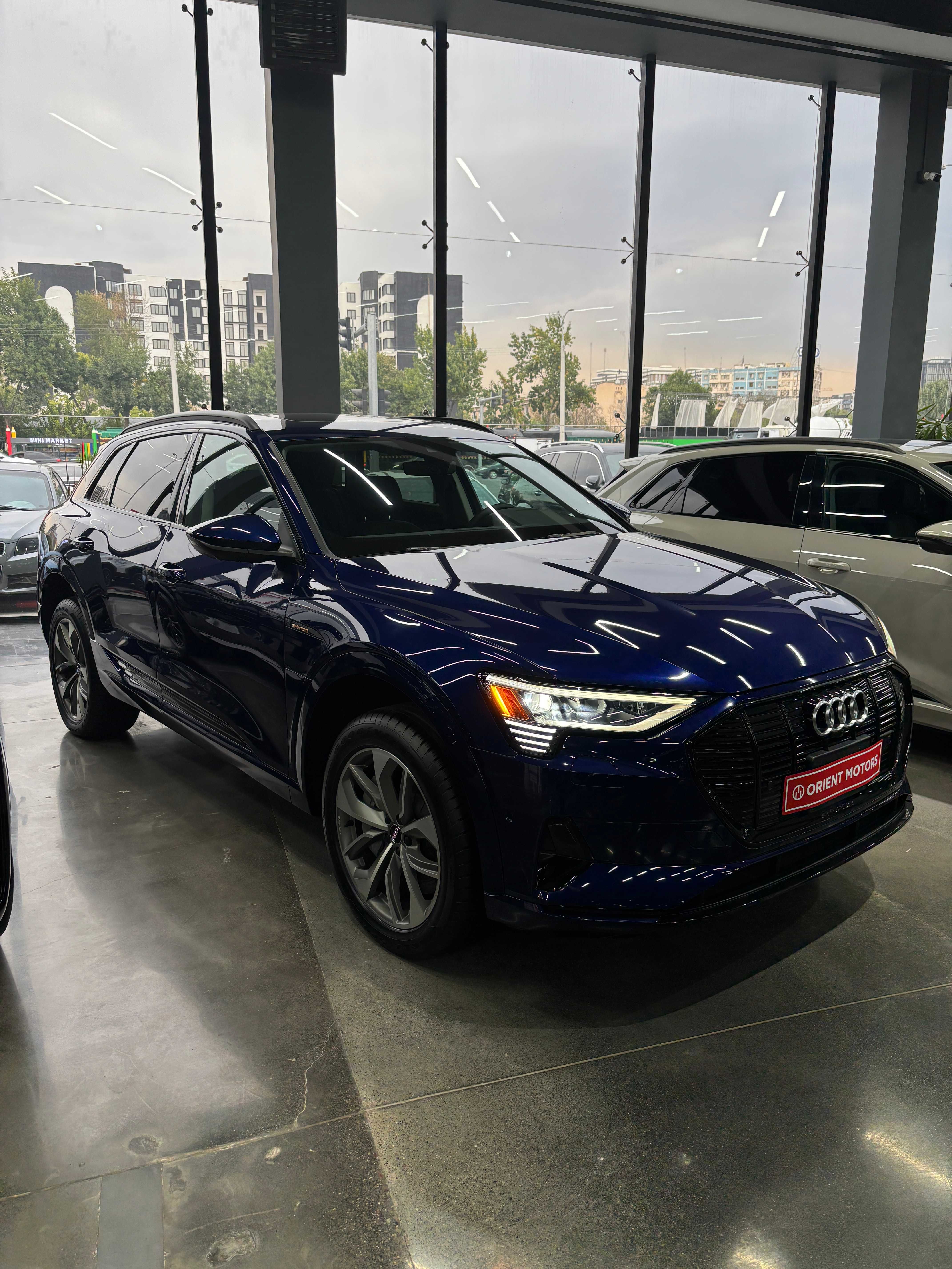 USA Audi e-tron 55 quattro|Без пробега Q7 AWD Prestige 402л.с./Электро