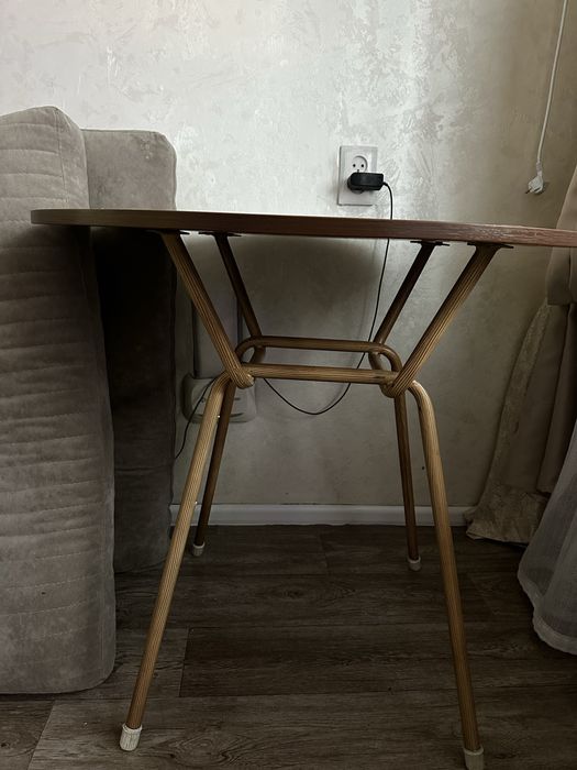 Стол круглый в хорошом сост для кухни