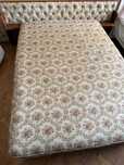 Pat 140/200 lemn masiv cu tablie tapitata