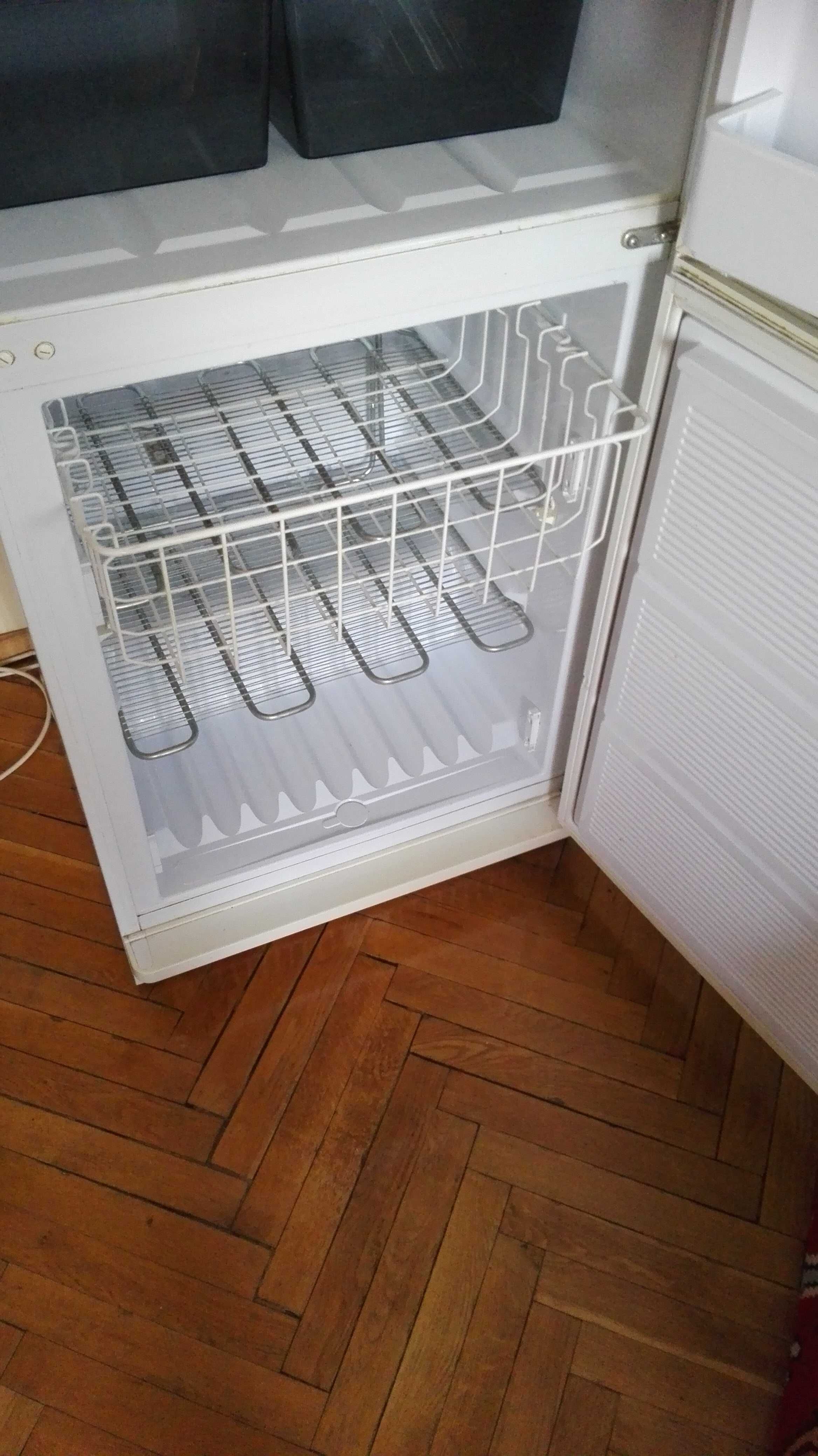 Хладилник с фризер Siltal, 190см., два компресора