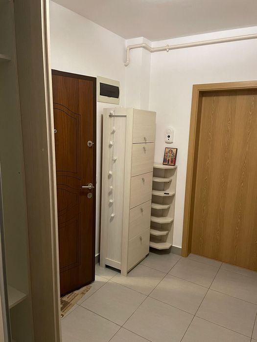 Închiriez apartament.