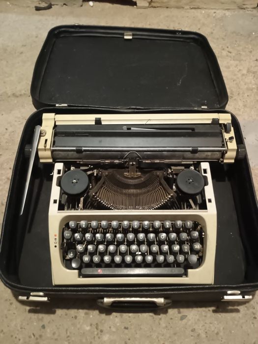 Masina de scris Robotron