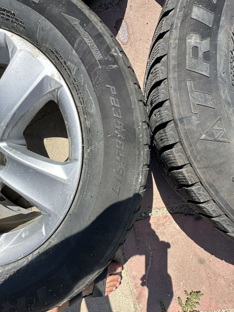 Диски с шинами R17 в комплекте