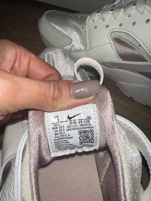 Nike Дамски маратонки 37номер Нови