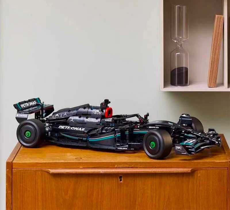 Mercedes benz "Formula1" AMG PETRONAS FORMULA ONE TEAM Yig'ish Modeli