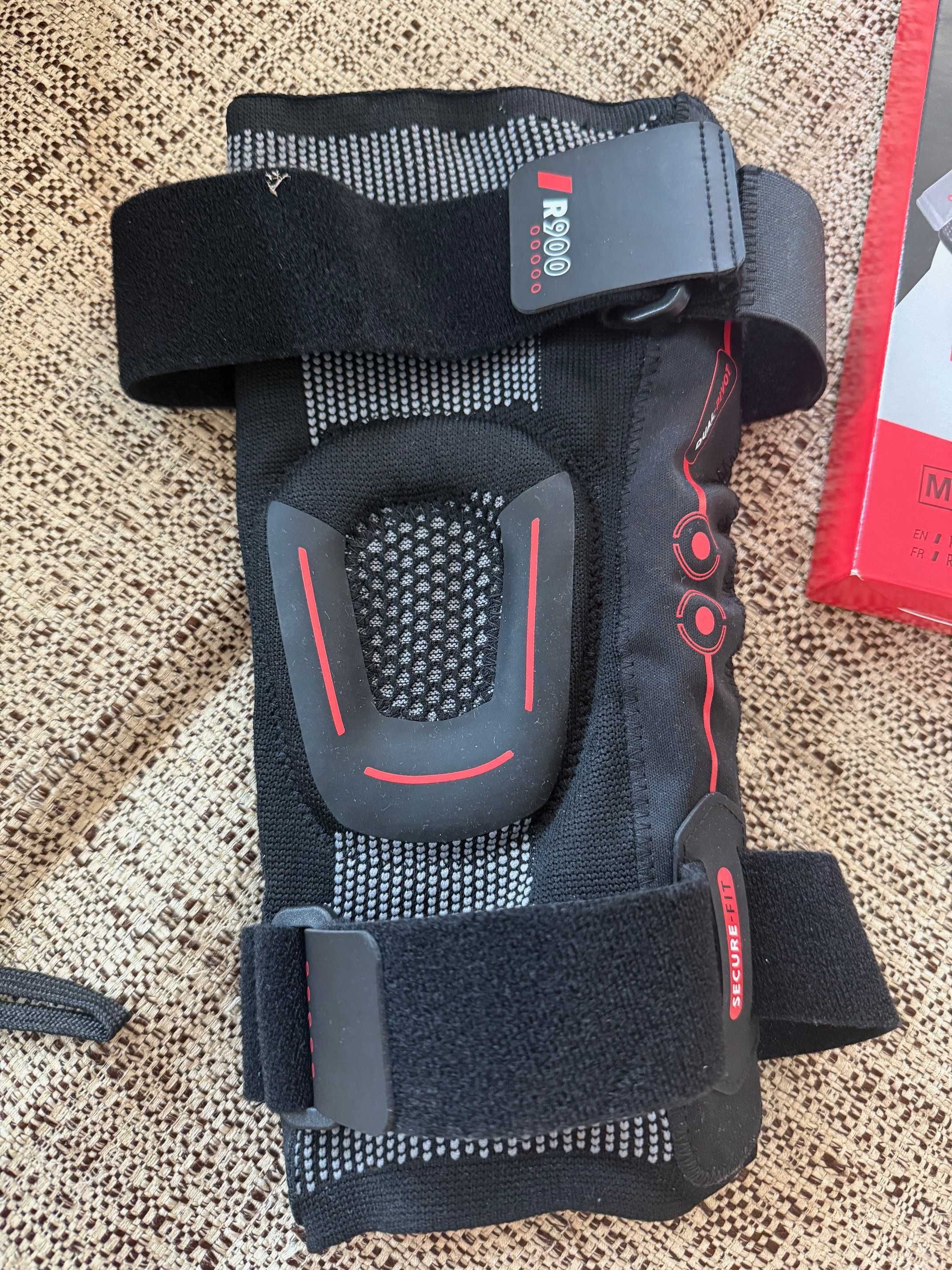 Genunchiera R 900 noua Decathlon Securefit Dualpivot