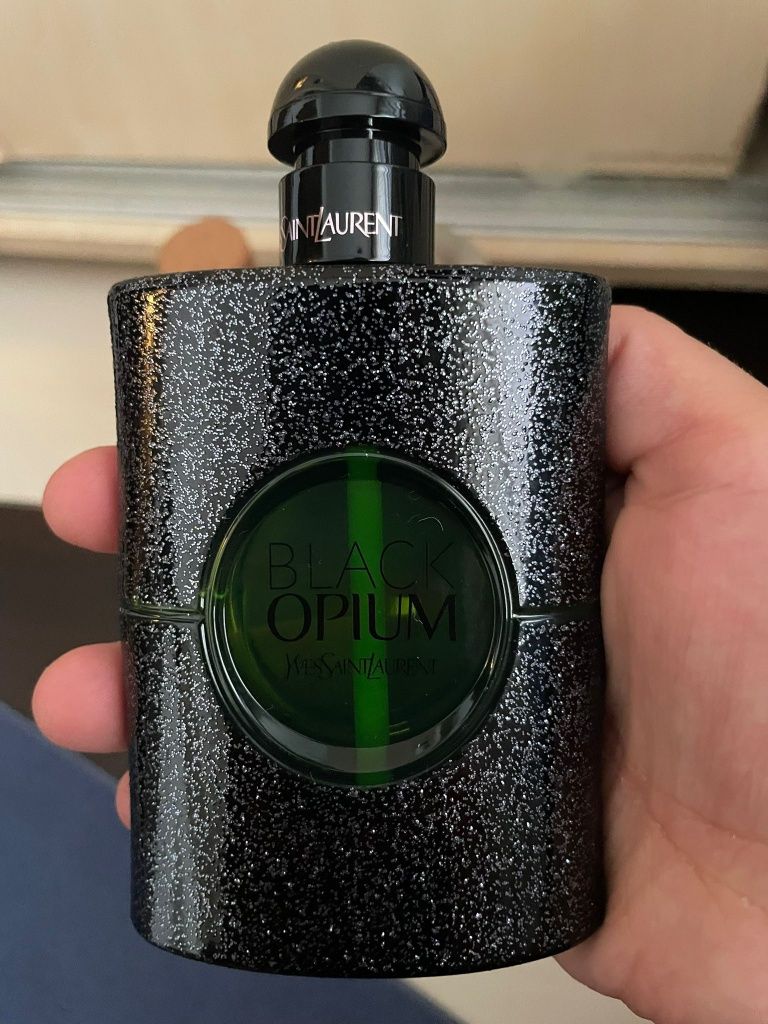 Vând Apa de parfum Yves Saint Laurent Black Opium Illicit Green 75 ml