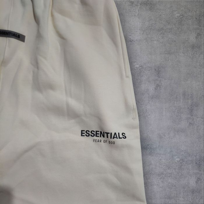 Pantaloni Scurti Essentials Marimea L