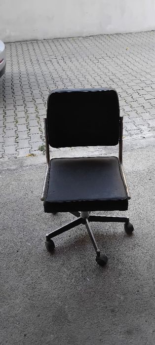 Стол въртящ се кожен