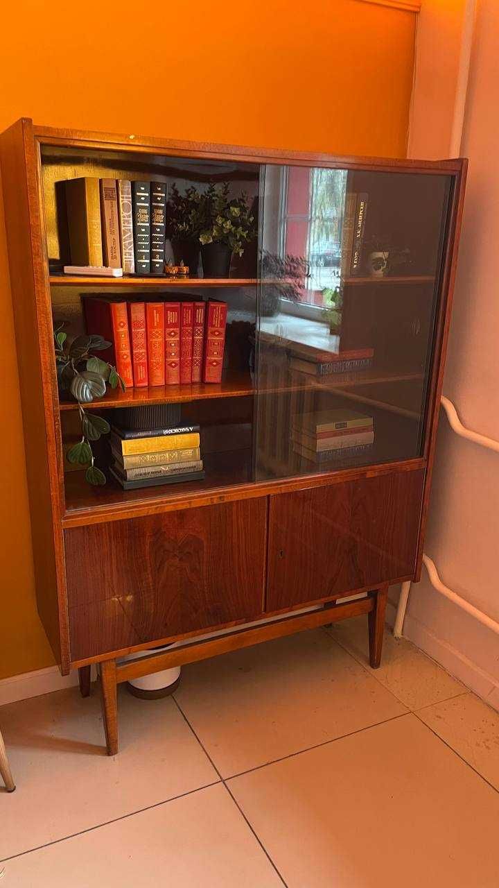 Ретро стеллаж - книжный шкаф, в отличном состоянии