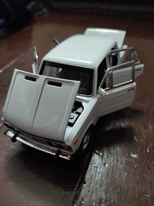 1/24 ЛАДА 2106 модел на автомобил