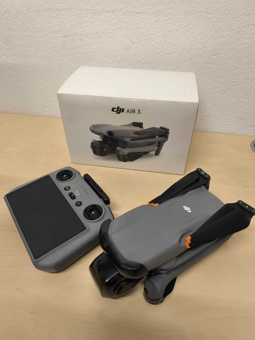 Drona DJI Air 3 + telecomandă + 1 baterie