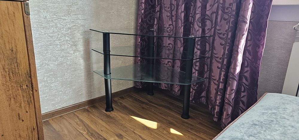 Продам стеклянный уголок