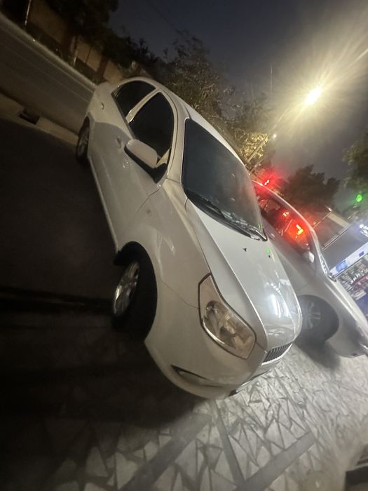 Neksa 3 avtomat  sotiladi