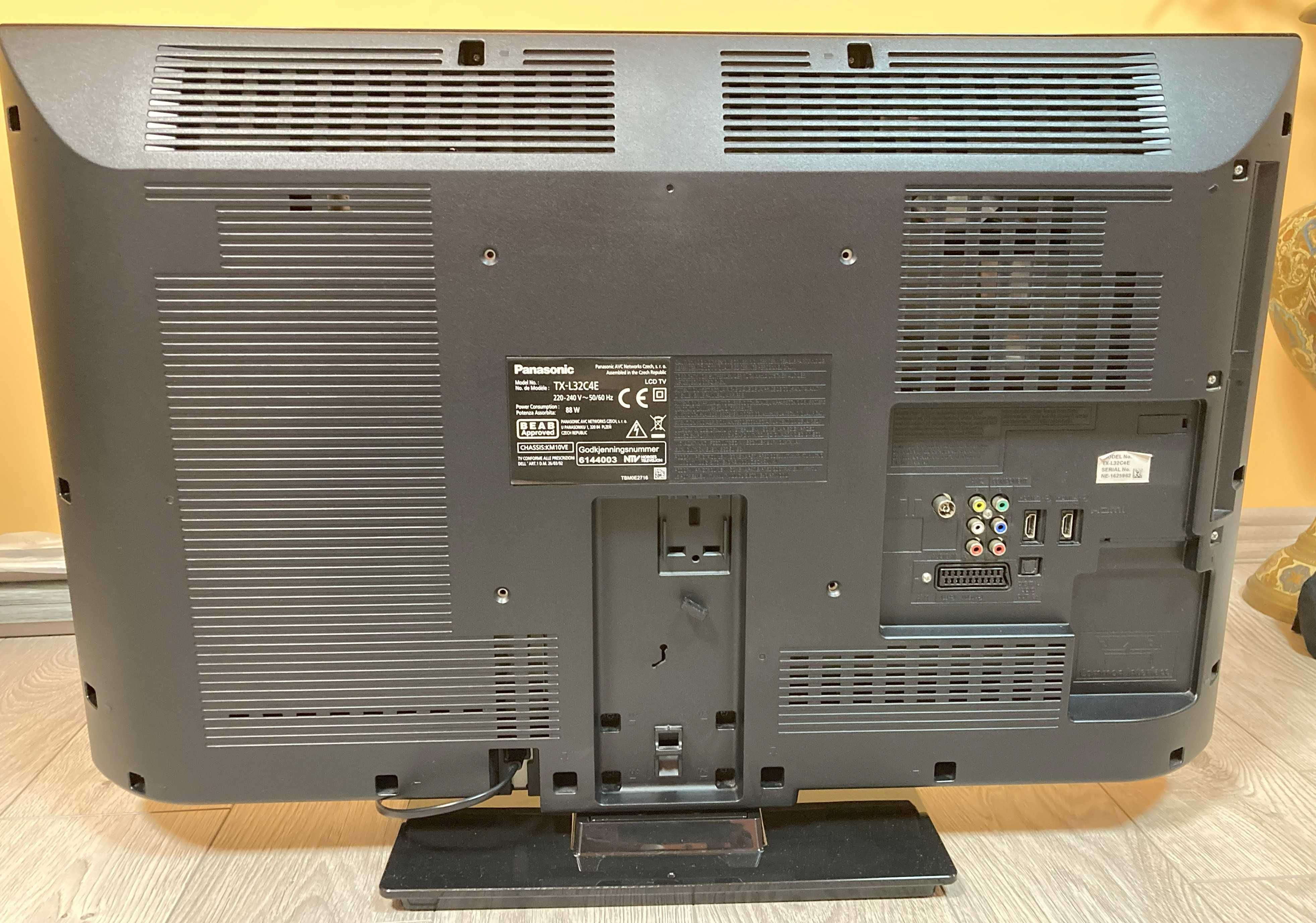 LCD телевизор Panasonic Viera TX-L32C4E, 32 инча, черен