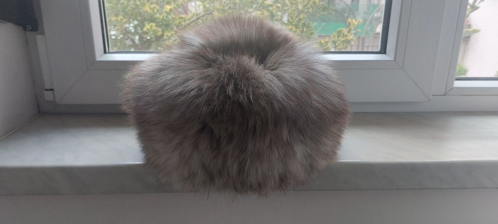 Caciula din blana naturala de vulpe argintie.