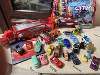 Vand colectie de masinute Cars ( Disney) in stare excelenta ( practic
