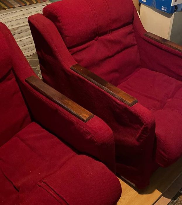 Divan sotiladi bonusga 2 ta kreslo