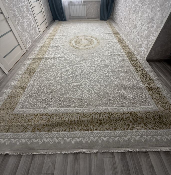 Продаю новый ковер 5x3 м платиново-белого цвета-стилно удобно