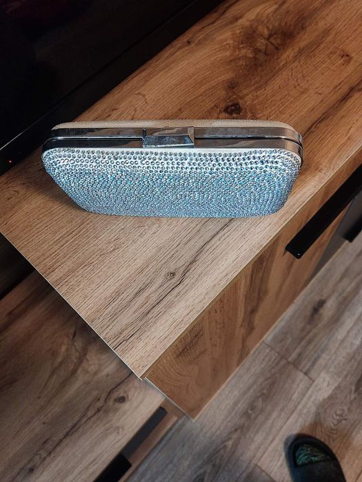 Две рокли показване по веднъж, обувкиведнъш ползвани и портмоне цена п