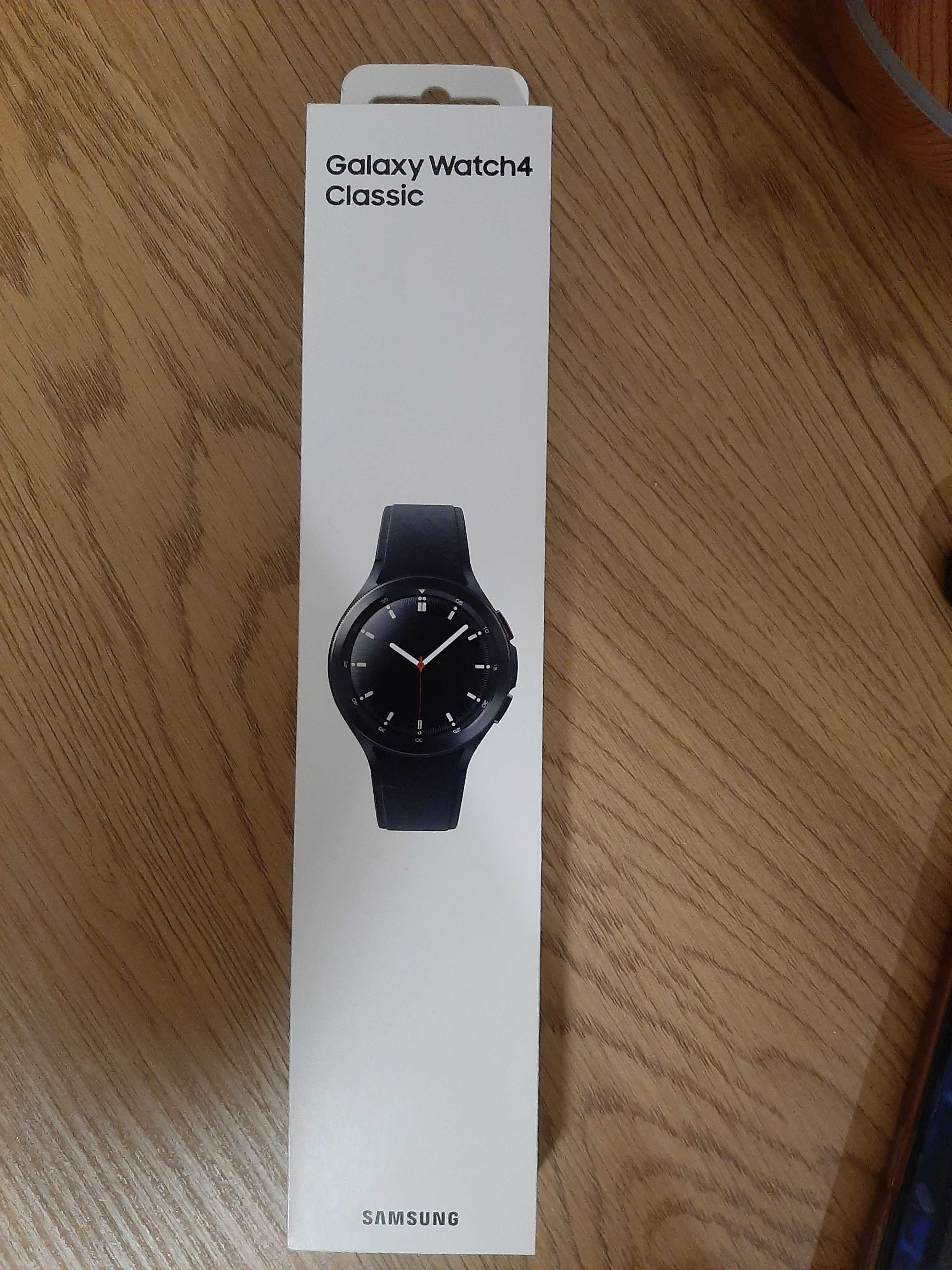 Продавам смарт часовник galaxy watch 4 classic